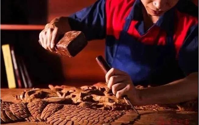 木工雕刻机与手工雕刻有什么区别？(图2)